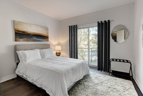 Cozy Condo At The Historic Chateau Sherbrooke,a Blend Of History & Modern Luxury - Montréal, QC