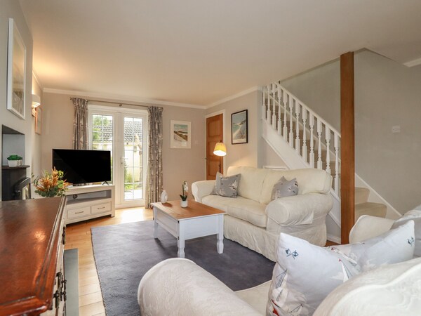 5 Lower Elms, Pet Friendly, Character Holiday Cottage In St Minver - Padstow