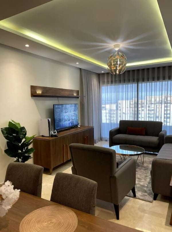 Appartement Luxueux 7 Personnes à Hay Riad, Rabat - 3 Chambres, Piscine. - Témara