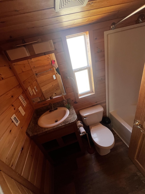 Cabin 7 - Cozy Cabin W\/loft. Has Everything You Need For A Great Stay With A Beautiful View To The River! - Scottdale, PA
