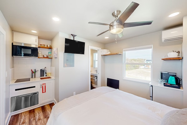 Brand-new Studio Across From The Beach With Kitchenette, W\/d, & Ac - Fort Clinch State Park, Fernandina Beach