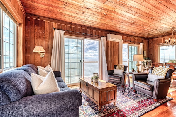 Private Beachfront Cottage With Expansive Deck, Kayaks, Elegant Interior, & W\/d - Point Roberts
