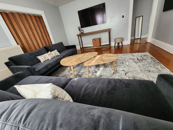 Spacious Luxury 3 Bedroom Apartment - Lake Quinsigamond, MA