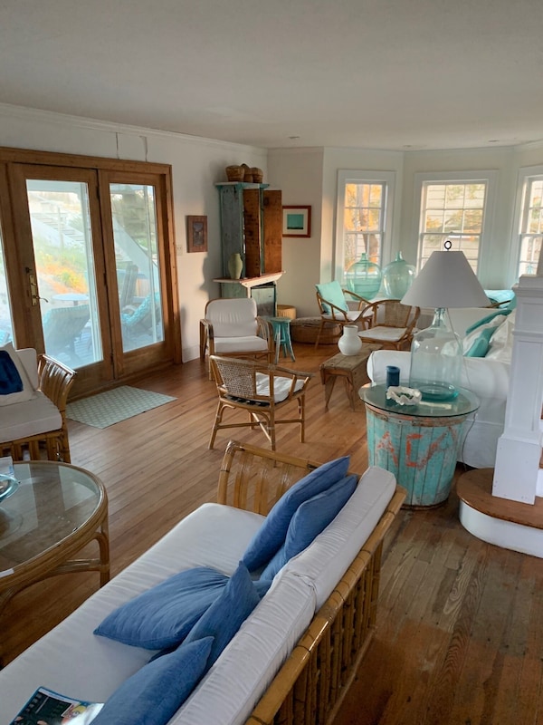Beachfront Cottage With Private Beach Walk And Multiple Decks - Surf City