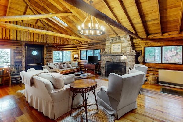 Beautiful, Rustic Cabin Overlooking Lewis Cove With Porch, Deck & Fireplace - Boothbay Harbor, ME