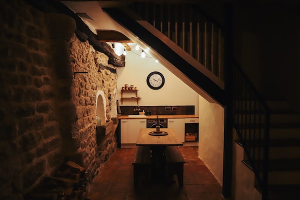 A Traditional Basque Townhouse Set In The Heart Of A Vibrant Medieval Village. - Samaniego