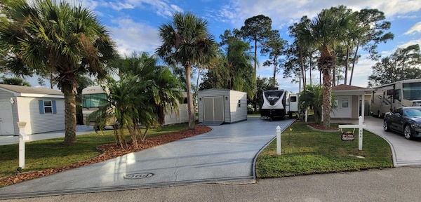 Rv Site For Rent At The Great Outdoors Resort Backed Up To The 14th Green - Cocoa, FL