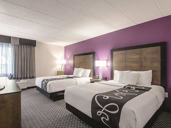 Four 2-queen Beds, Non-smoking At La Quinta Inn & Suite By Wyndham Portland - South Portland, ME