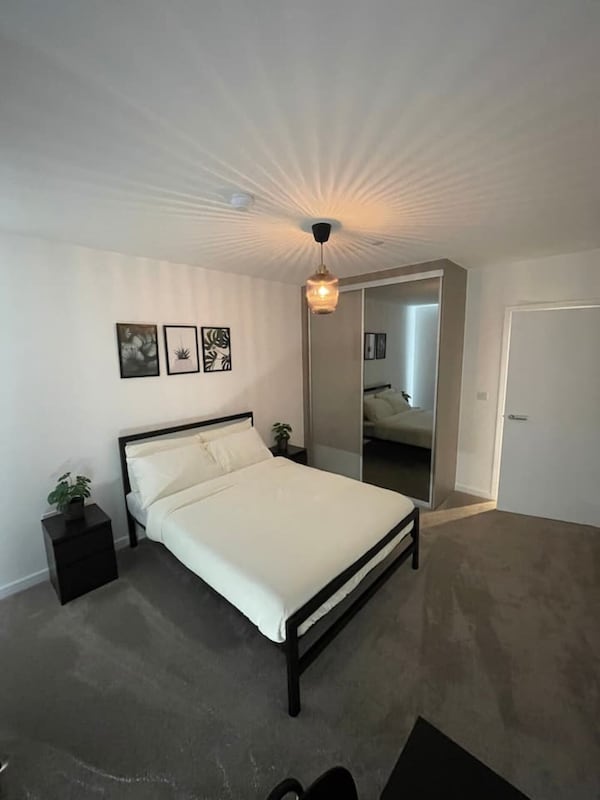 Beautiful Modern New Build One Bedroom Apartment - Romford