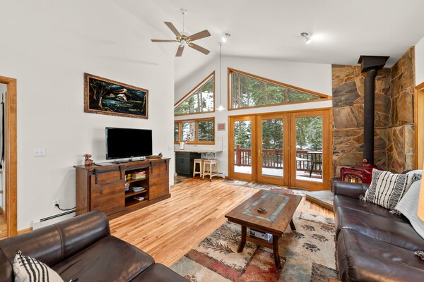 New! Secluded Forest Oasis - Backs Up To National Forest - Fireplace \/ Grill - Georgetown, CO