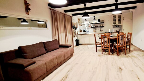 A Spacious Studio And A Sunny Terrace Also Offers A Hot Tub For A Fee - Gradac