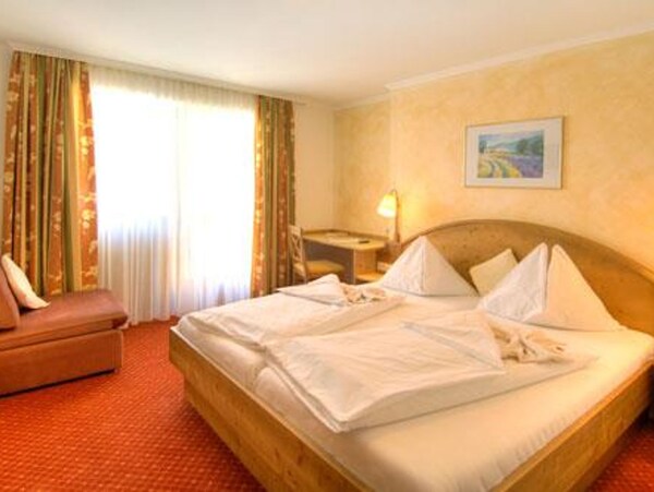 Doppelzimmer Mit Dusche Od. Bad, 4-6 Nächte - Hotel Salzburger Hof - Goldegg