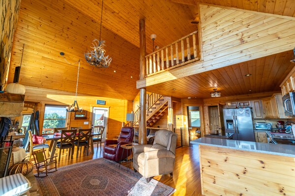 High Country Cabin - Best Views Abound! See Nc/tn/va Mountains From All Levels!! - Mouth of Wilson, VA