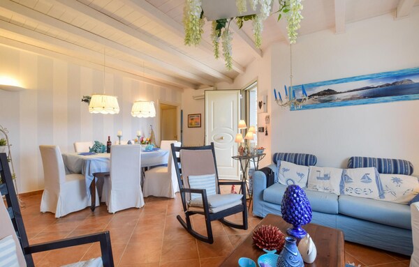 This Spacious Vacation Home With Private Outdoor Pool Exudes Spirit And Charm. - Altavilla Milicia