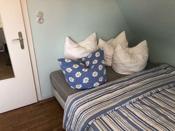 Blue Room With Balcony: Converted Historical Apartment Of A School Teacher - Dettelbach