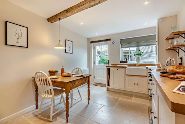 Exquisitely Presented Cotswold Holiday Cottage - Little Cottage - Stow-on-the-Wold
