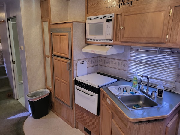 Centrally Located Cozy Rv With All The Essentials In Spacious Secure Gated Area! - New Mexico