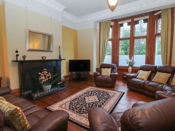 23 Chatsworth Square, Family Friendly, With A Garden In Carlisle - Carlisle