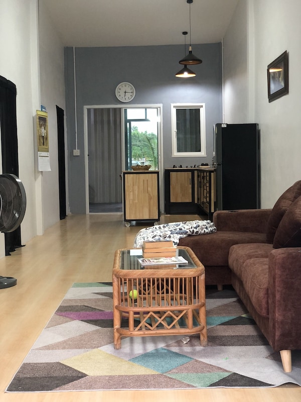 Thai Neighbourhood Duplex Stay- 3 Bedroom Home With Close Proximity To The Beach - Rayong