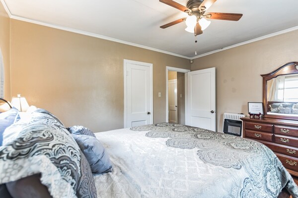 Clean Safe Comfortable Housing - Cozy Cottage - Little Rock, AR