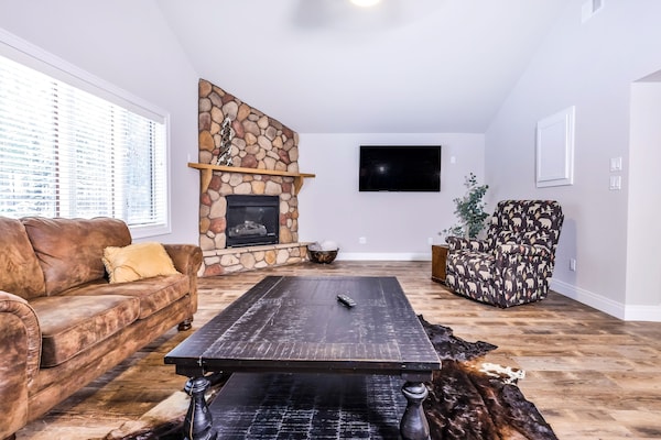 Nature Retreat & Cabin On Snowmobile Trails With Fireplace & Firepit - Dogs Ok - Manitowish Waters, WI