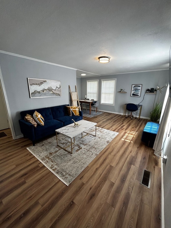 Centrally Located-expo Center\/pearl District\/downtown Bungalow-chic & Cozy - Tulsa, OK