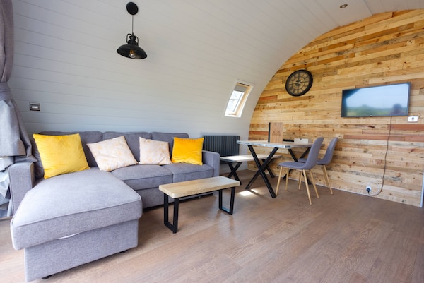 Grand Luxury Glamping Pod On The North Coast 500 Route With Private Hot Tub - Brora