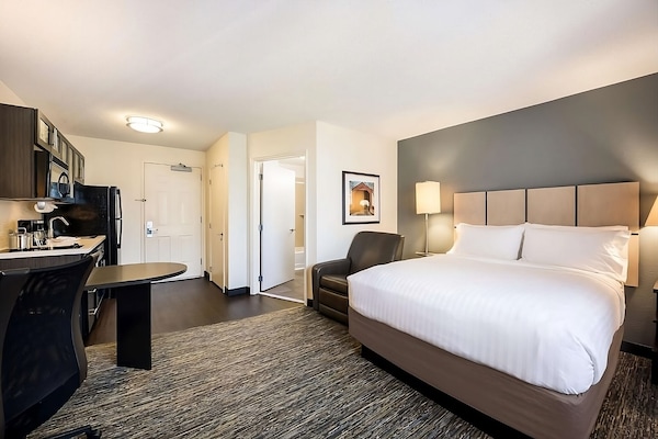 Close To Popular Attractions, Relax In Your Suite After A Day Of Exploring! - Chelmsford, MA
