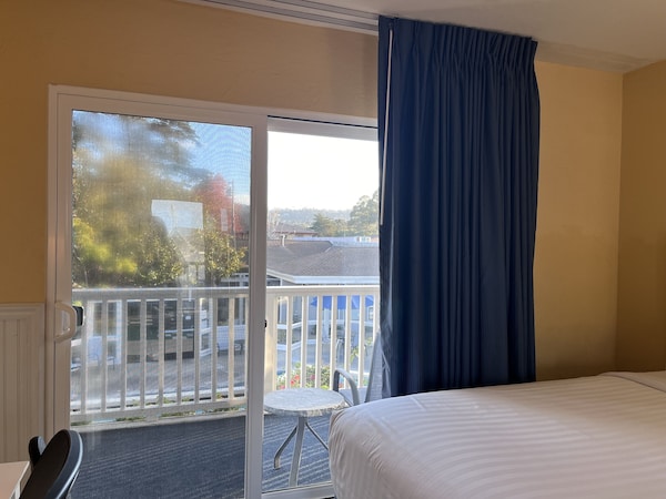 Cozy Double Queen Room At Ocean-side Property! - Carmel-by-the-Sea, CA