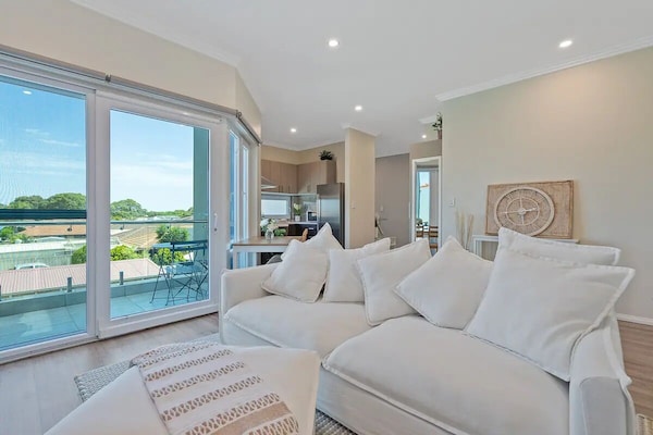 2 Bedroom Apartment Bliss, Fully Equipped & Close To Coogee Beach And Fremantle - Melville, Australia