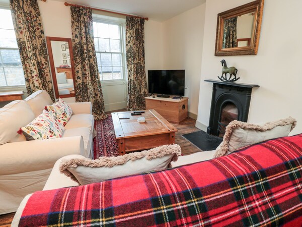 Upper Oakwood, Pet Friendly, Character Holiday Cottage In Alnwick - Craster