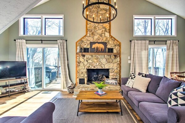 Cozy Lodge With View- Wintergreen Ski Chalet - Walk To Slopes & Family Friendly! - Wintergreen, VA