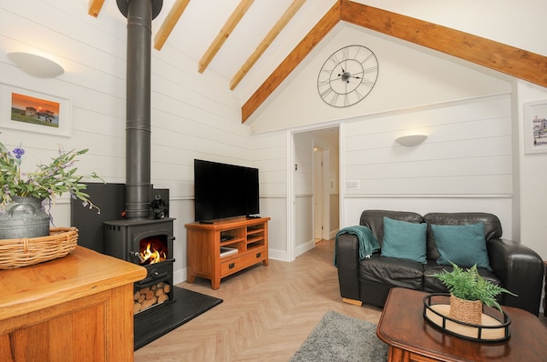 Curlew Lodge, Family Friendly, Character Holiday Cottage In Newquay - Holywell Bay