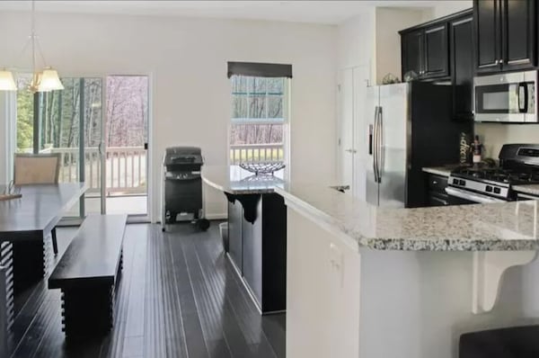 Beautiful 3 Level One Car Garage Townhome - Maryland (State)