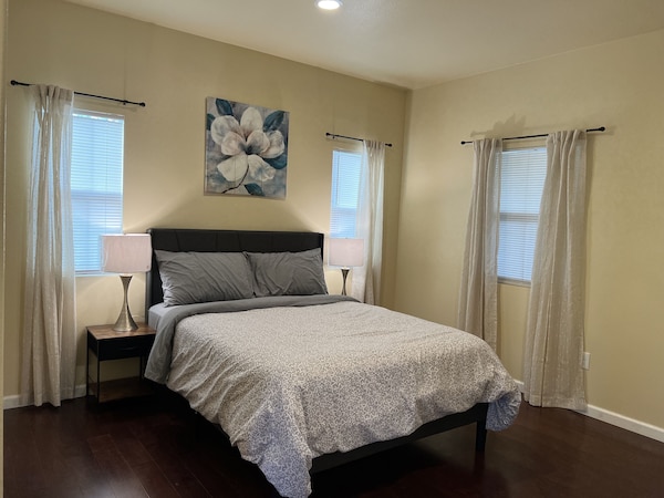 Cozy\/stylish Town House In Downtown Rialto - Bloomington, CA