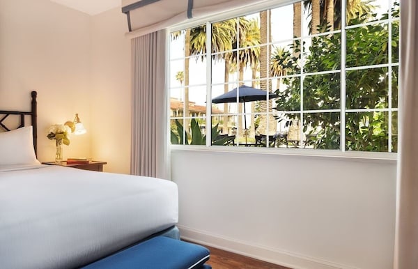 Oceanfront Oasis: Boutique Hotel In Downtown Santa Barbara | Pets Are Welcome - Isla Vista, CA