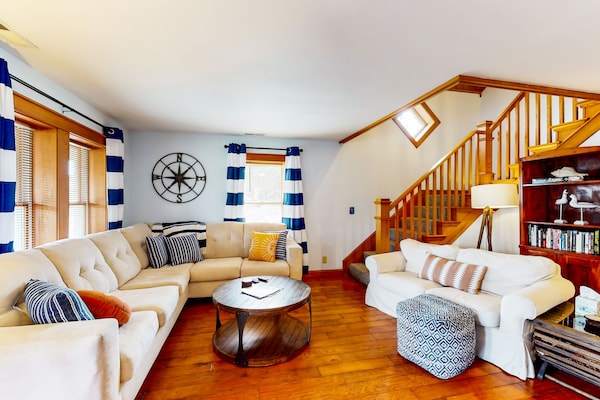 Charming Beach Cottage With Firepit, Lovely Screened Porch, Grill, & Games - Outer Banks