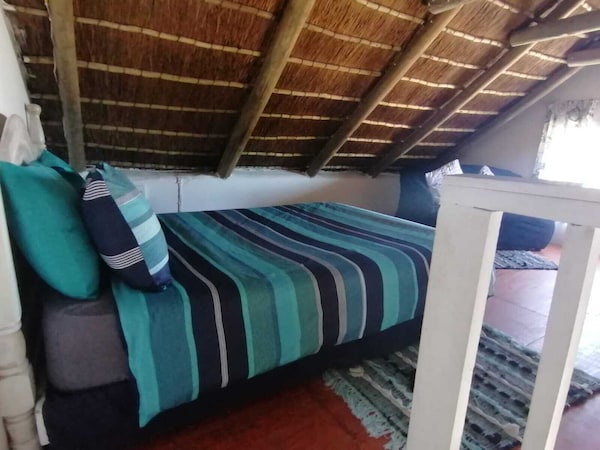 Cosy 1 Bedroom Apartment With Sea View. Walking Distance From Beach And Harbour! - Western Cape