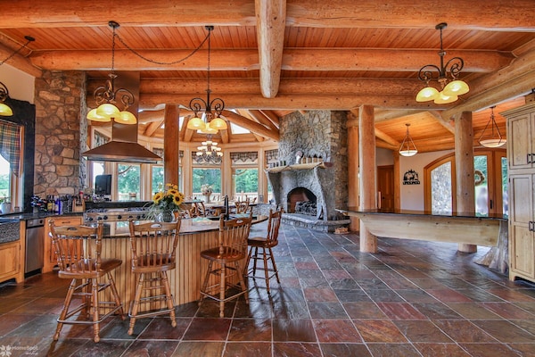 Exquisite Log Home - Easton, PA