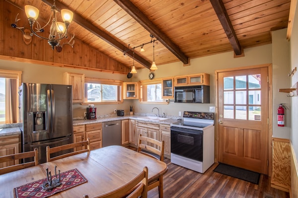 Private Flathead Valley Cabin Close To Glacier National Park - Kalispell, MT