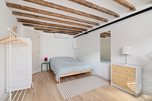 Cozy, Large, Clean & Fully Furnished Bedroom In Bushwick - Near L Train - Manhattan, NY