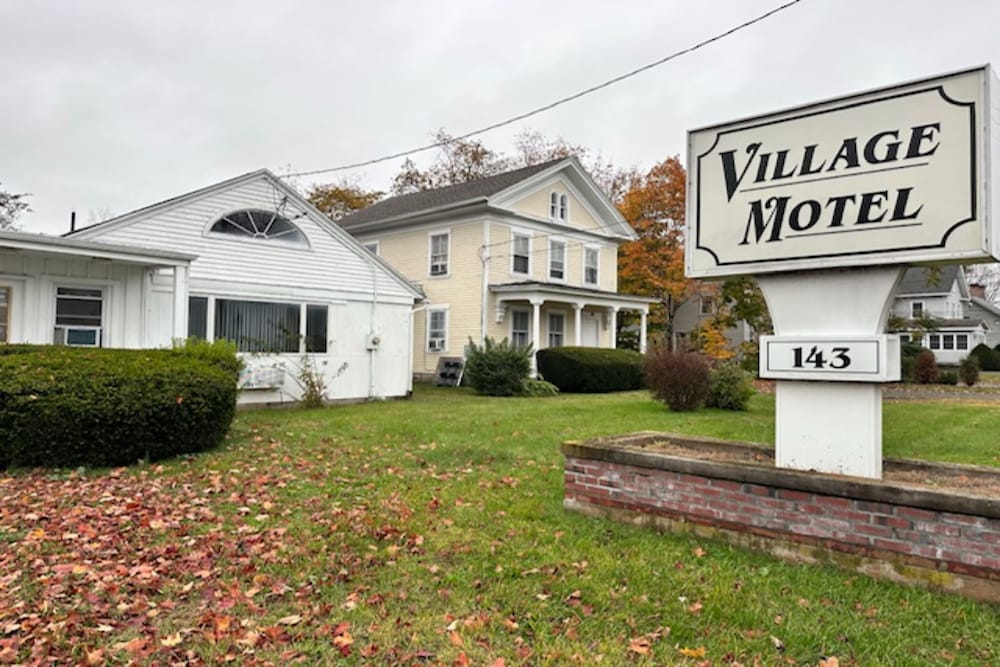 Village Motel By Oyo Clinton - Madison, CT