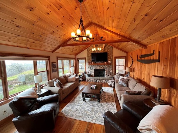 Renovated Cottage. Private, A\/c, Hot Tub! - Vermont