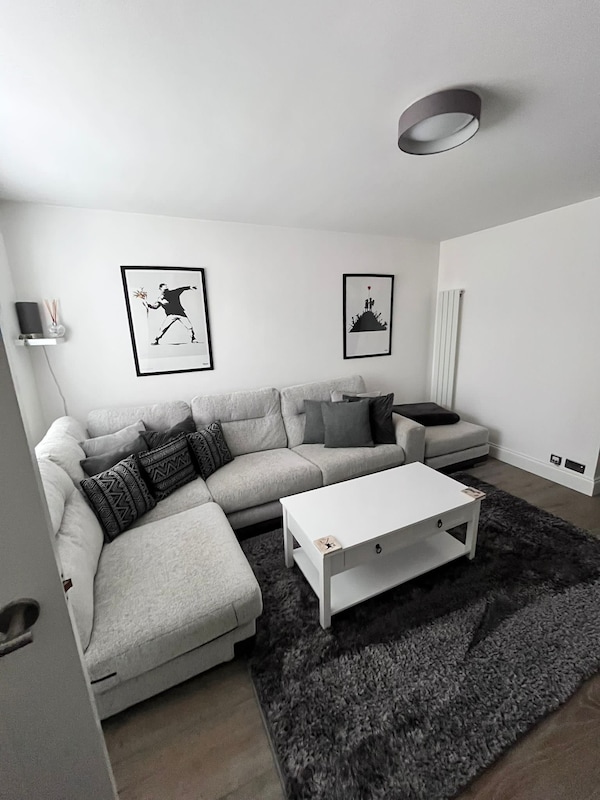 Luxury 1 Bedroom Maisonette\nclose To Amenities And Direct Access Into London \N - Hounslow