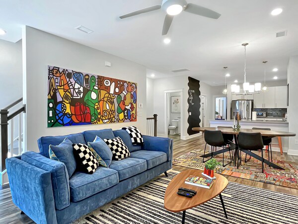 The Picasso- Huge Colorful 4 Bedroom Minutes To Everything Cool In Charleston - Hanahan, SC
