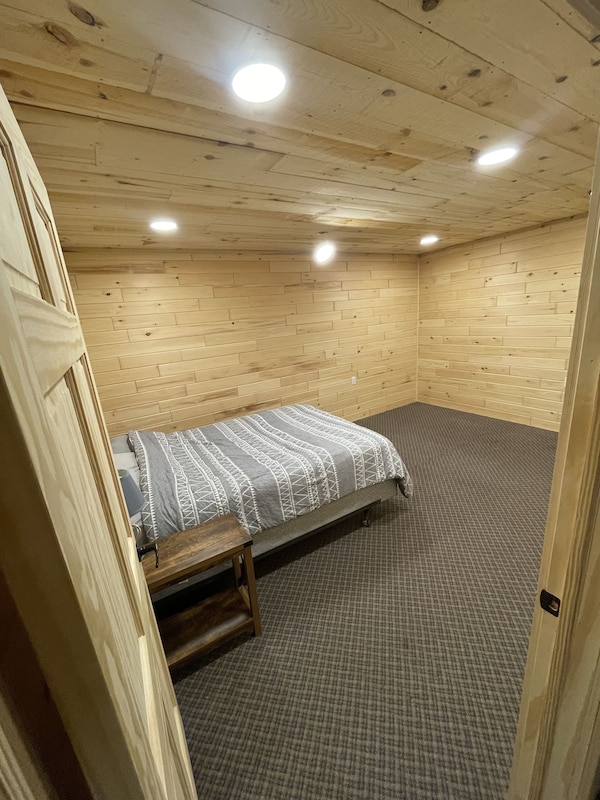 Cozy 3-bedroom Lodge In Quaint Streeter With Wifi, Ac. Excellent For Big Groups! - North Dakota
