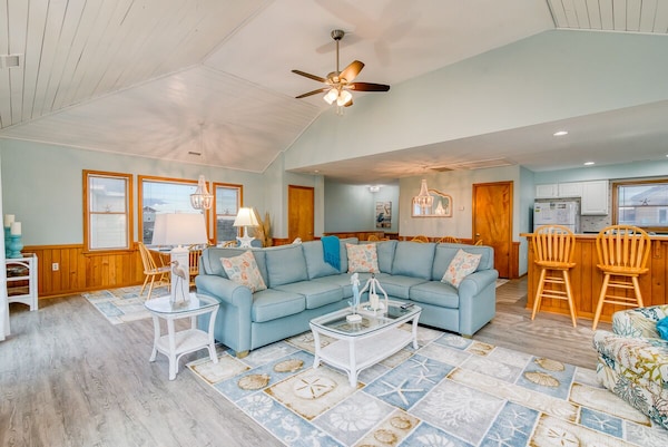 Pet Friendly Oceanside Home On Hatteras Island With Easy Beach Access! - Outer Banks, NC