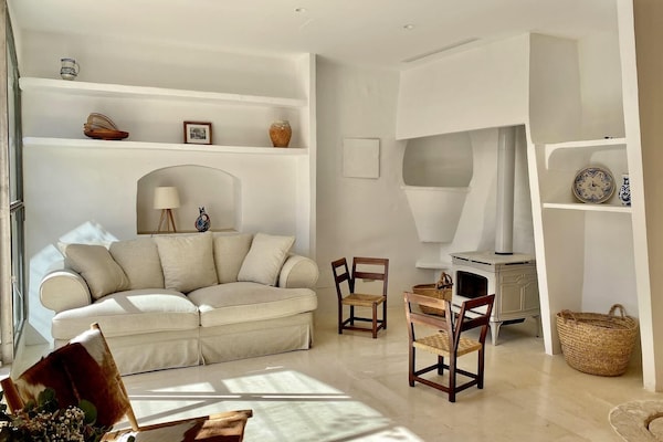 Beautifully Renovated Townhouse Nestled In The Picturesque Village Of Santanyí. - Cala Santanyí