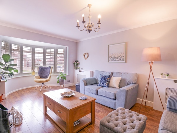 Hide And Sleep, Pet Friendly, With Open Fire In Frinton-on-sea - Frinton-on-Sea