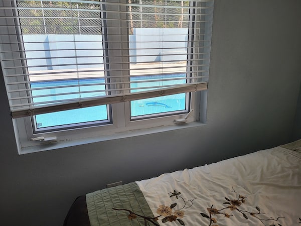 Newly Built 2-bedroom Bed & Breakfast In Brilliant Nassau With Pool, Ac, Wifi - Nassau